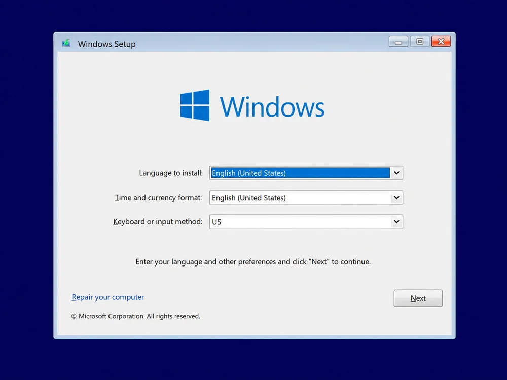 Первый экран установщика Windows после запуска с флешки